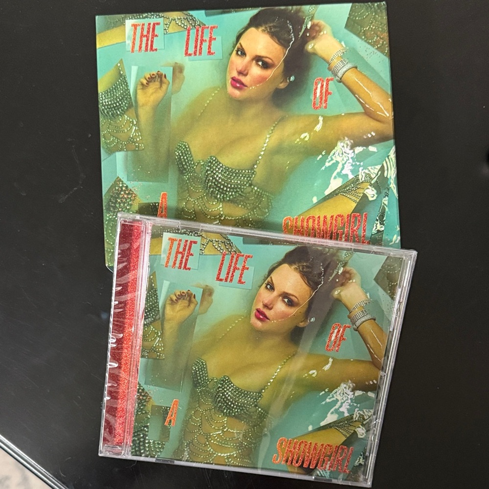 Taylor Swift The Life of a Showgirl CD